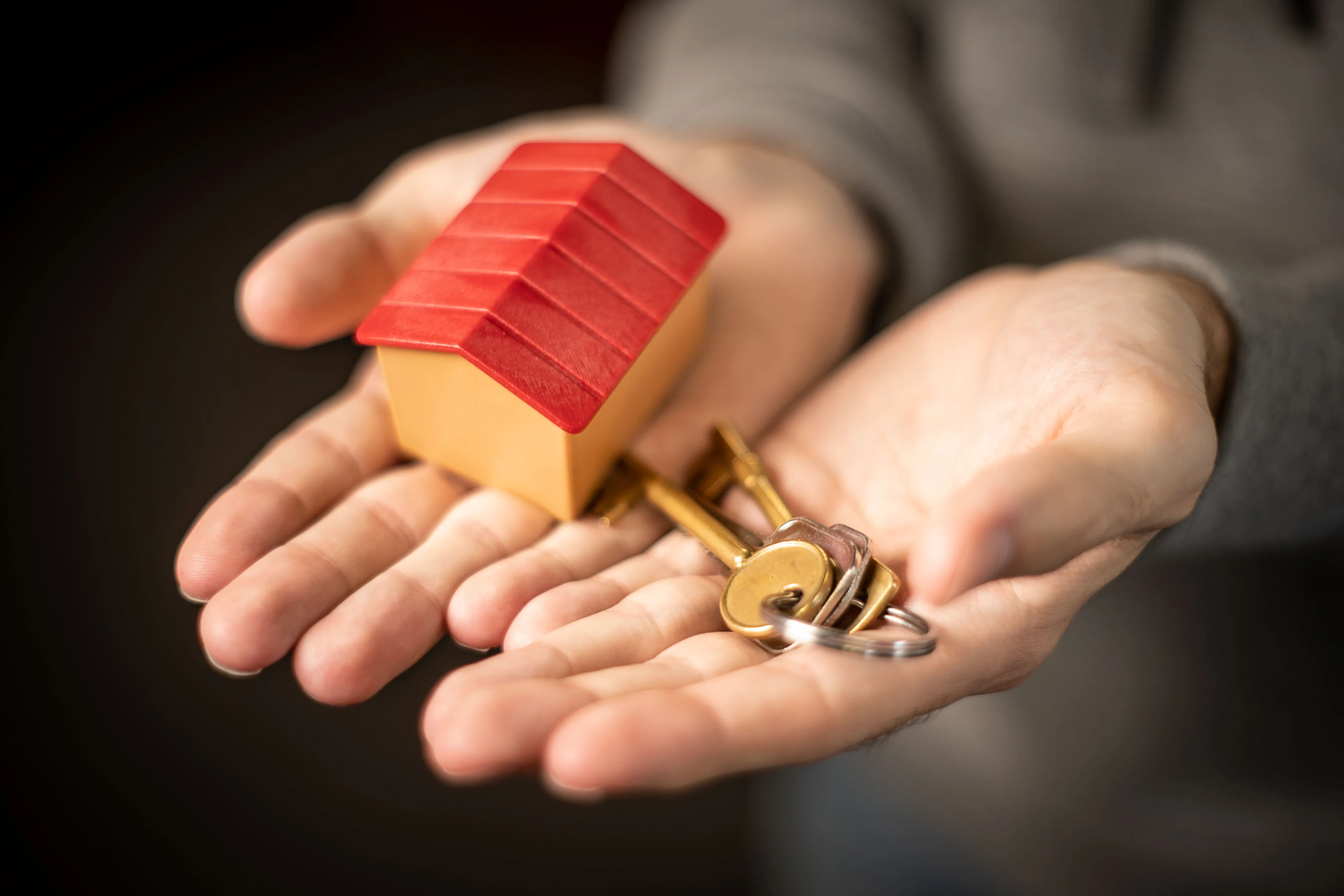 Documents de contrat immobilier à signer pour une transaction