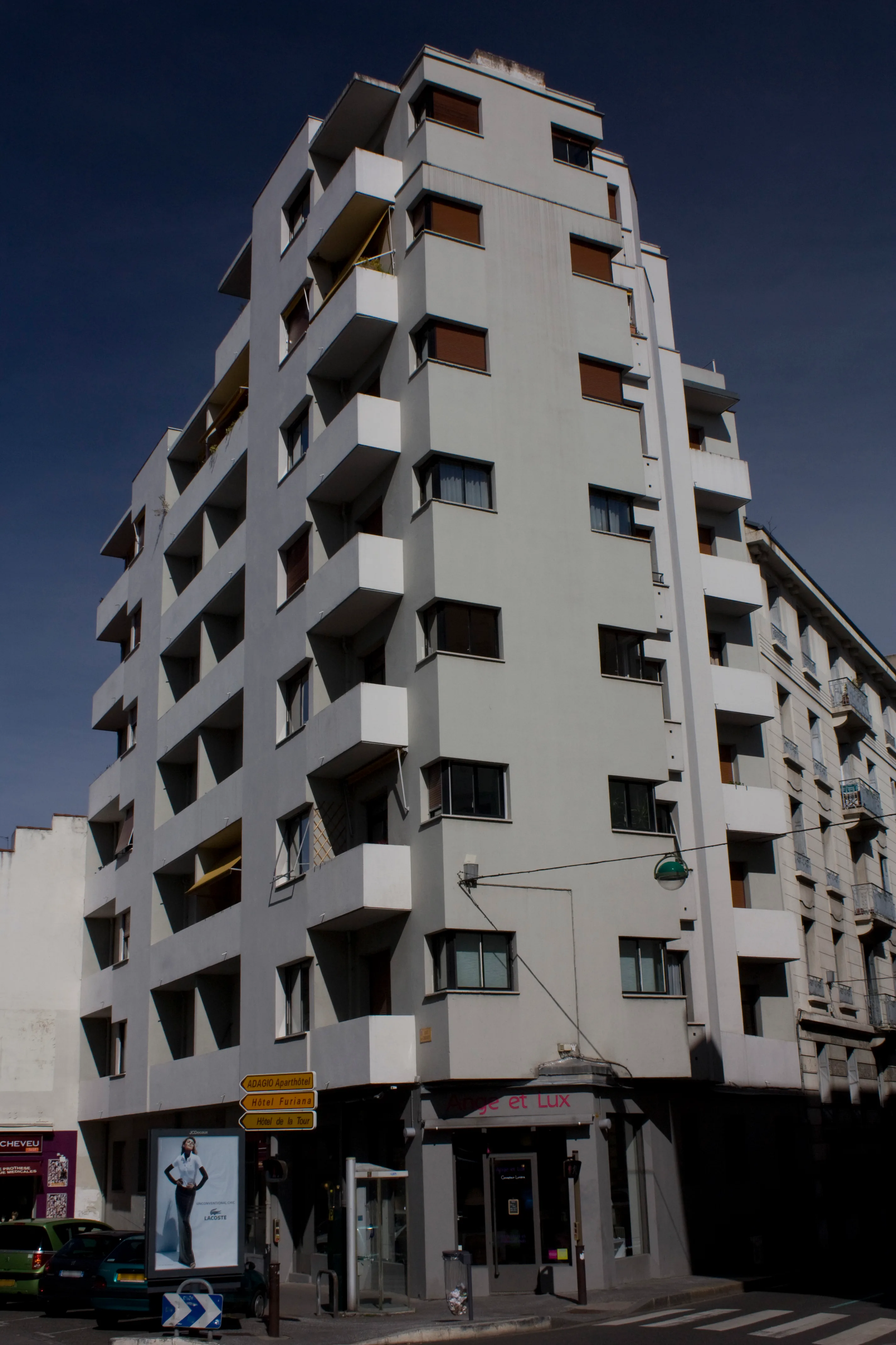 Immeuble résidentiel moderne en copropriété