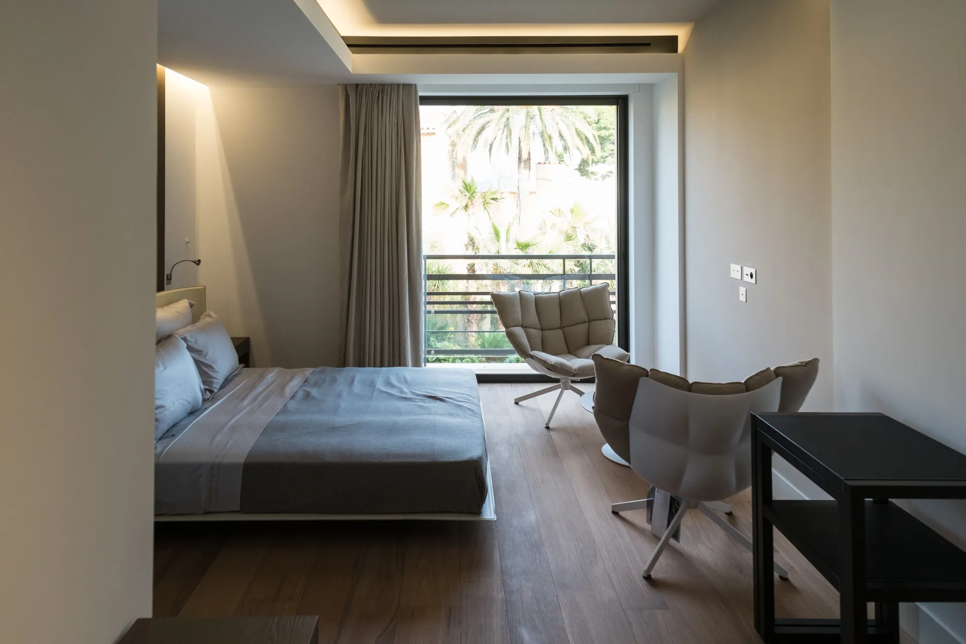 Éclairage d'ambiance chaud dans une chambre